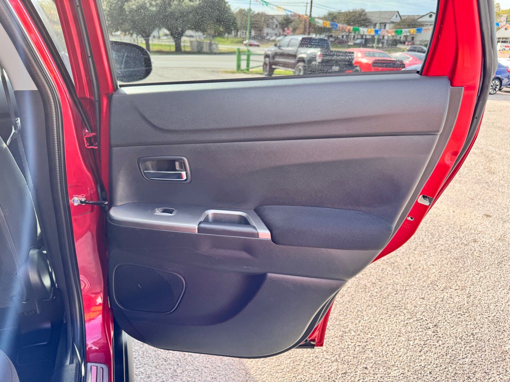 2018 Mitsubishi Outlander Image 14