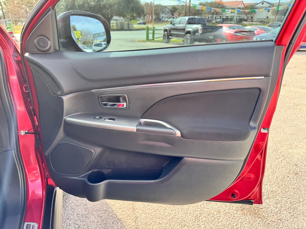 2018 Mitsubishi Outlander Image 16