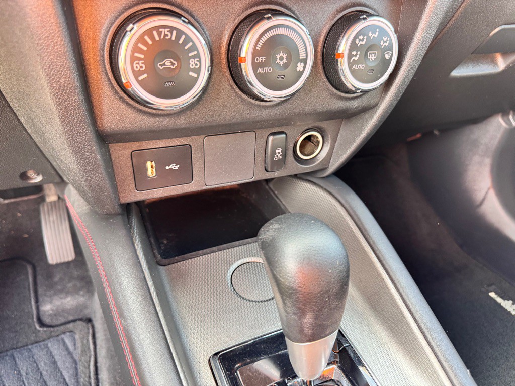 2018 Mitsubishi Outlander Image 25