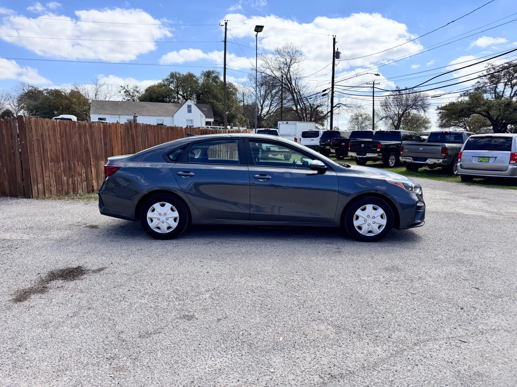 2021 Kia Forte Image 3