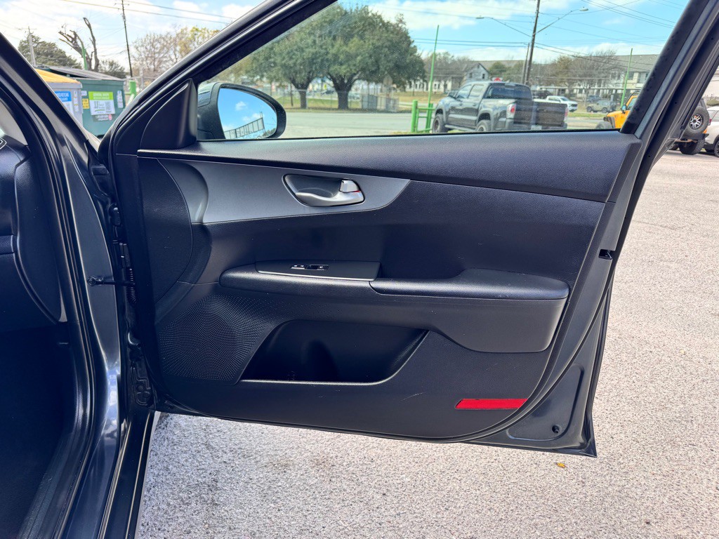 2021 Kia Forte Image 16