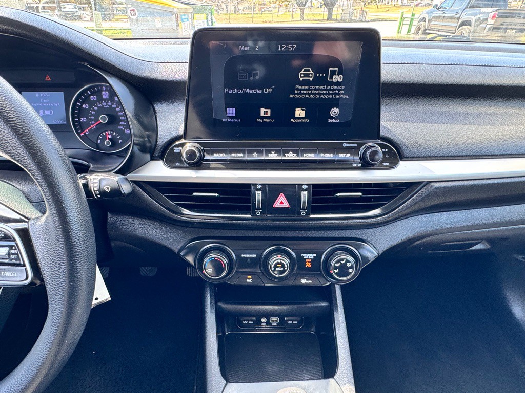 2021 Kia Forte Image 24