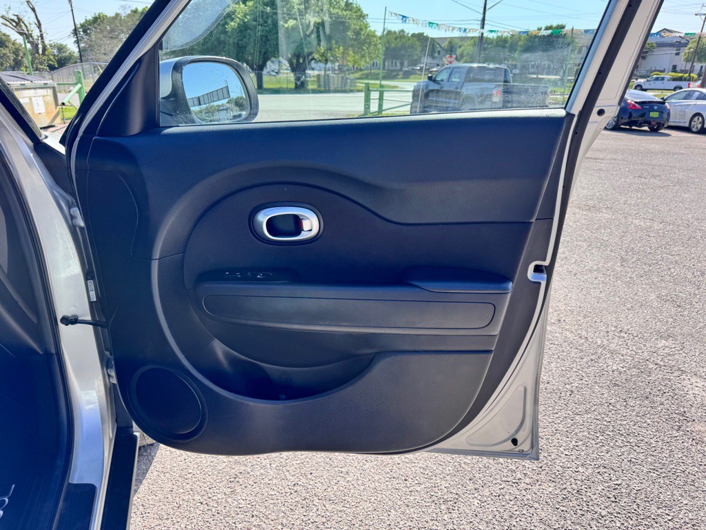 2017 Kia Soul Image 16