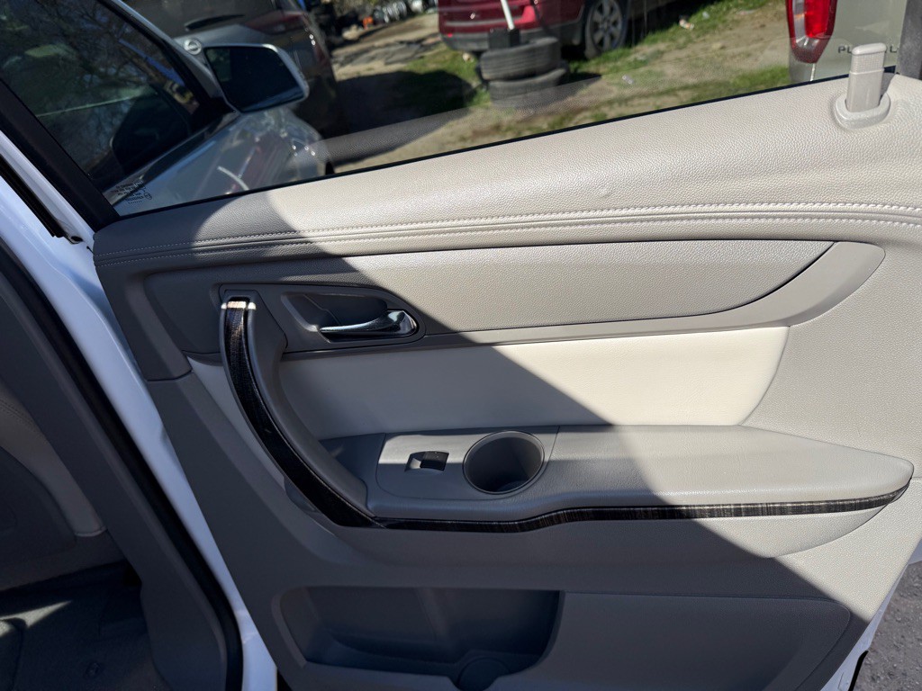 2017 GMC Acadia Image 17