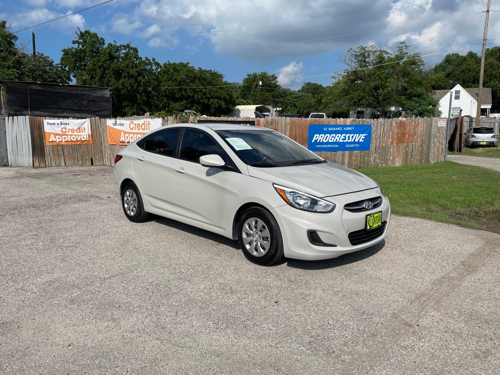 2016 Hyundai Accent Image 1