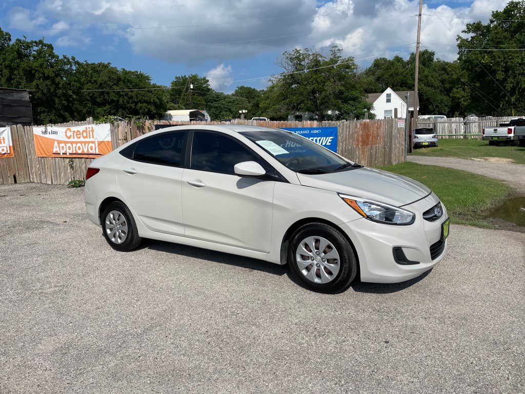 2016 Hyundai Accent Image 2