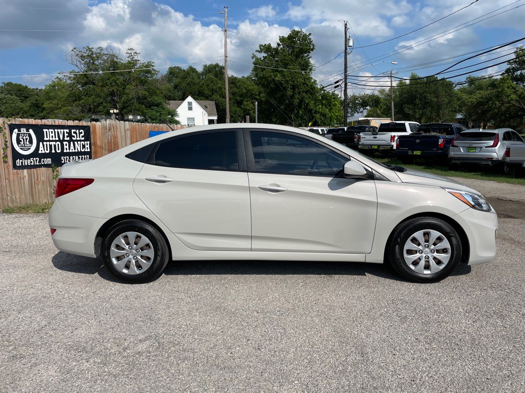 2016 Hyundai Accent Image 3