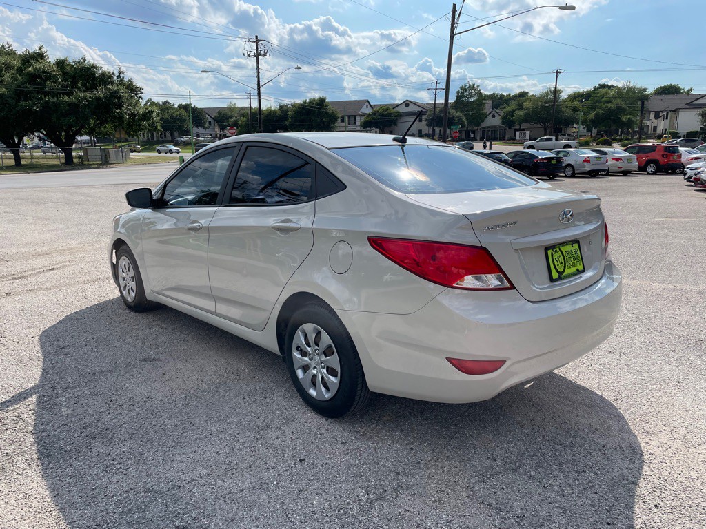 2016 Hyundai Accent Image 6