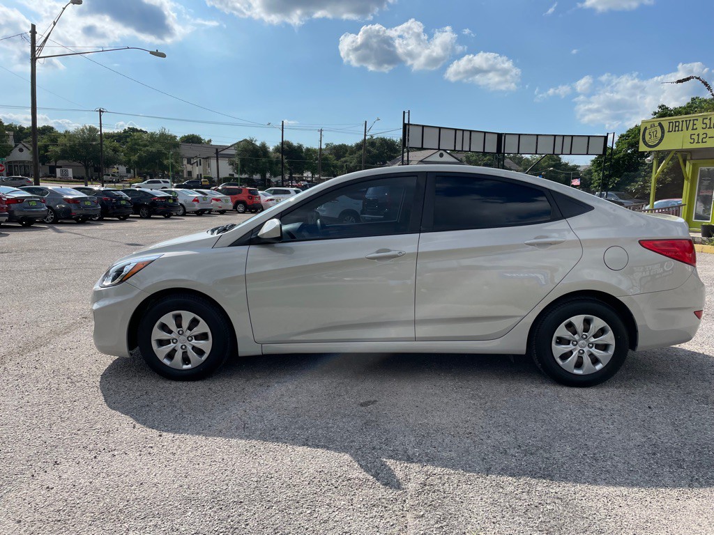 2016 Hyundai Accent Image 7