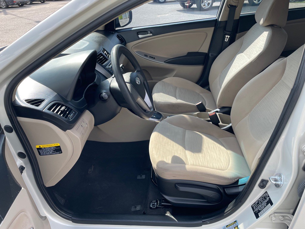 2016 Hyundai Accent Image 11