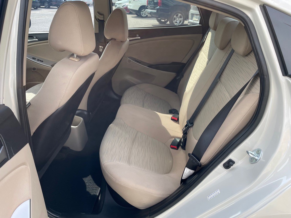 2016 Hyundai Accent Image 13