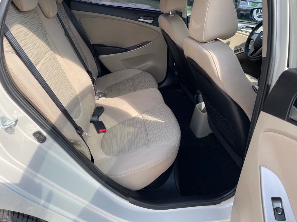 2016 Hyundai Accent Image 15