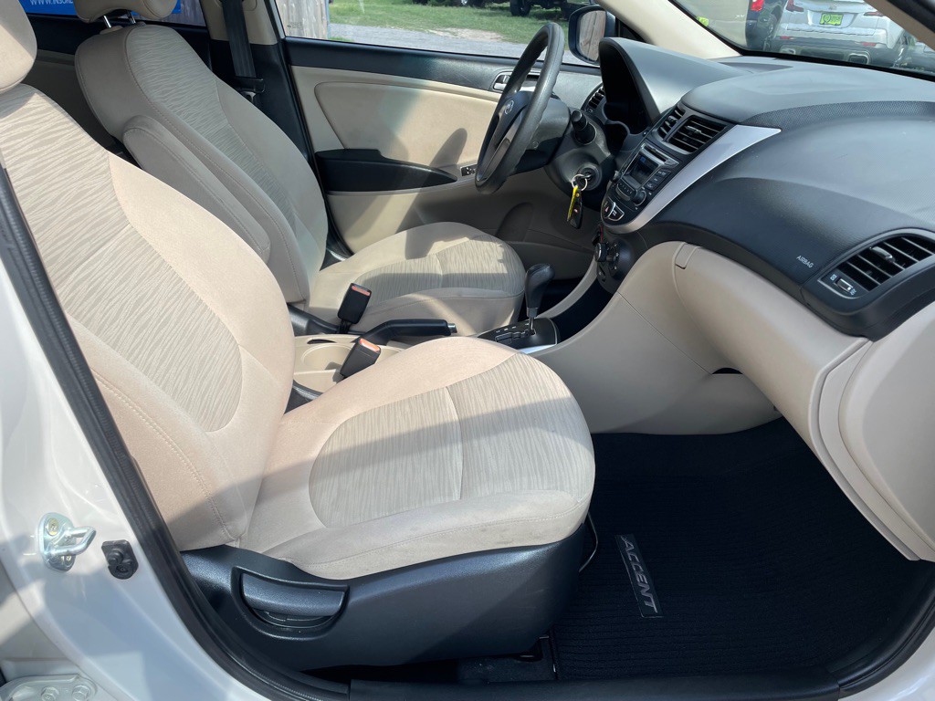 2016 Hyundai Accent Image 17