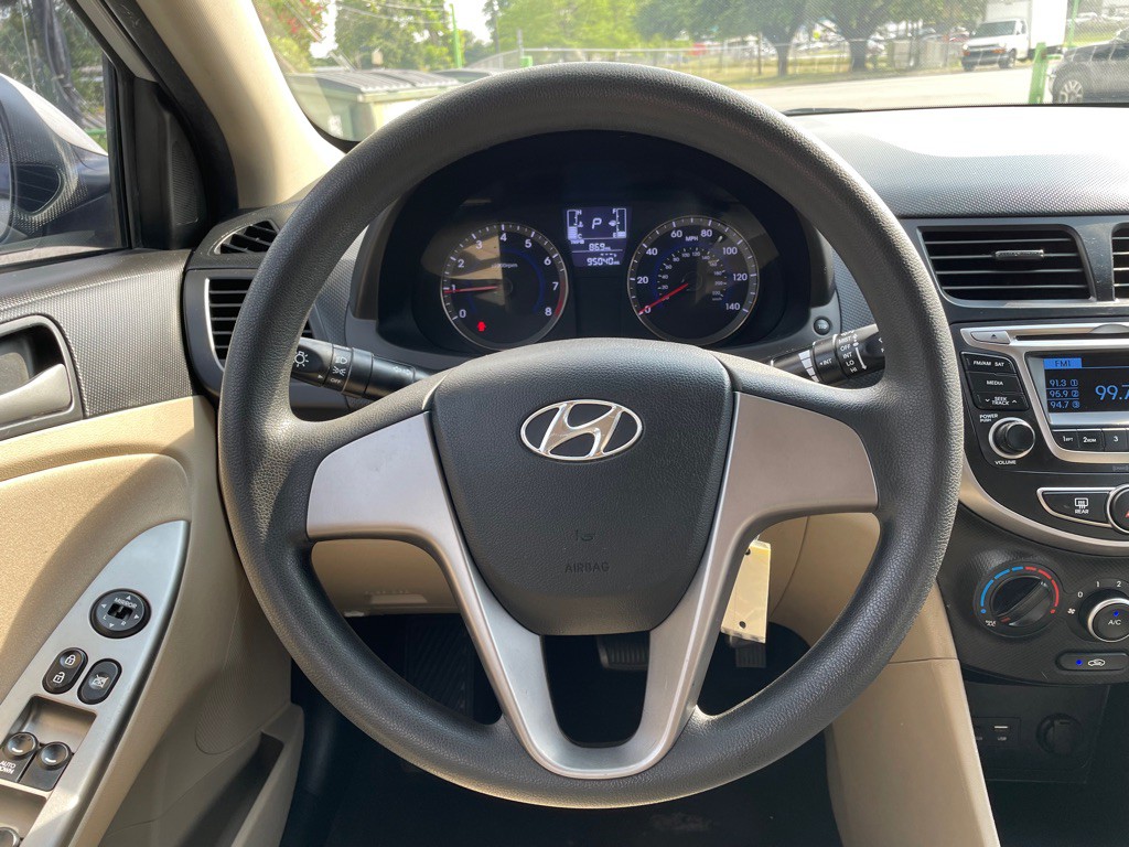 2016 Hyundai Accent Image 19