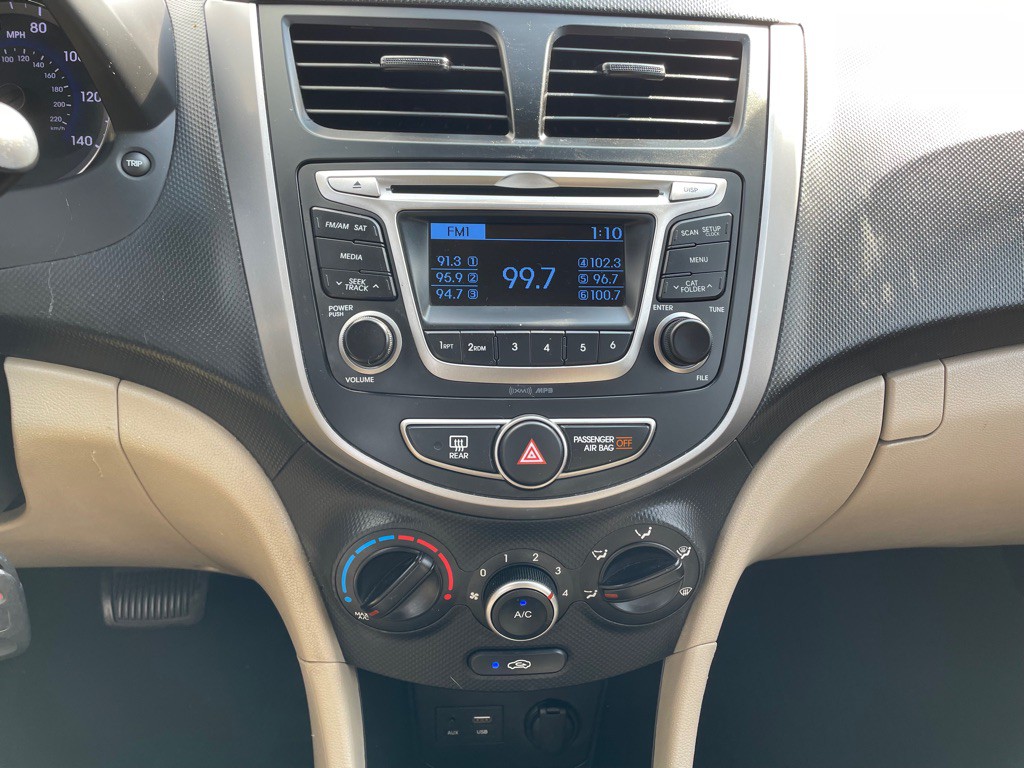 2016 Hyundai Accent Image 20