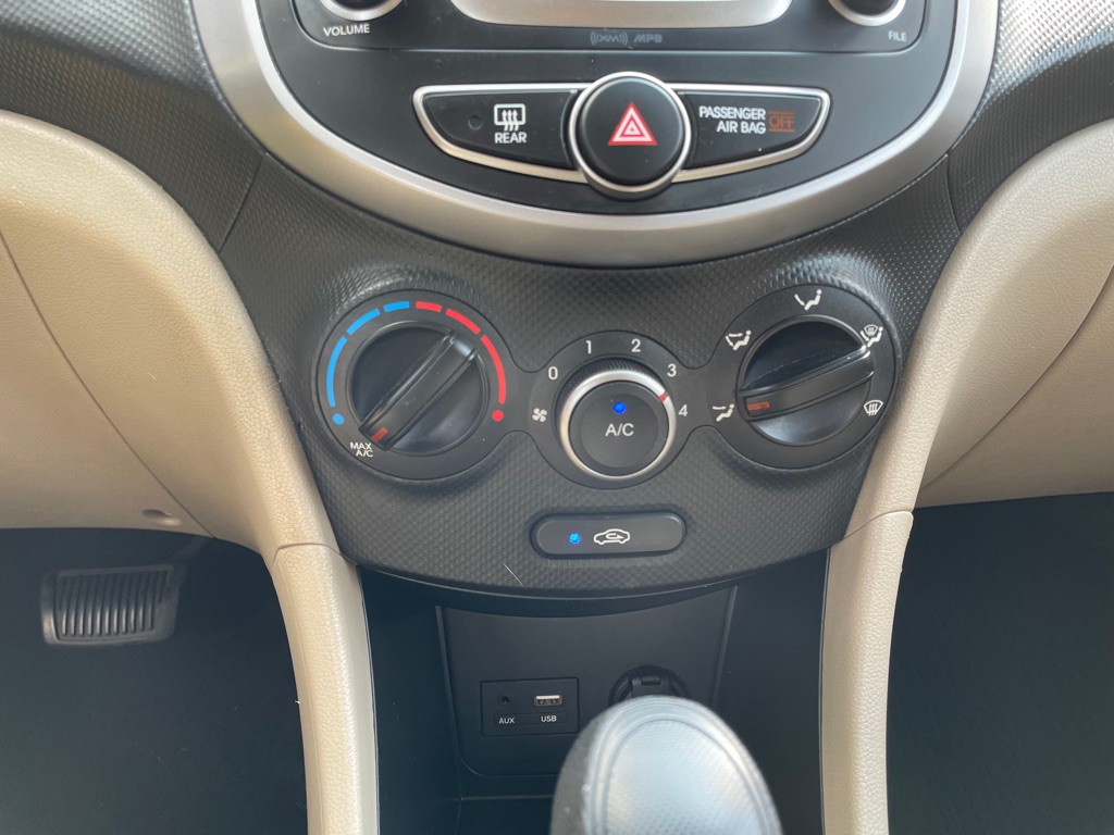 2016 Hyundai Accent Image 21