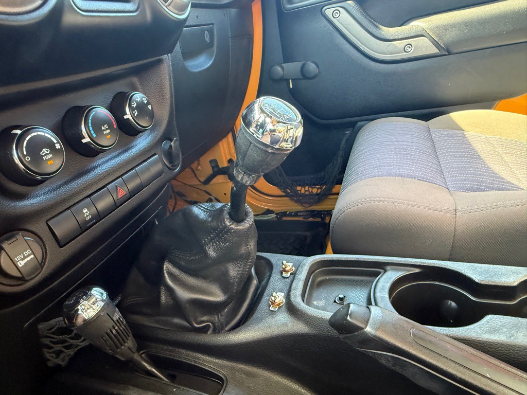 2012 Jeep Wrangler Image 15