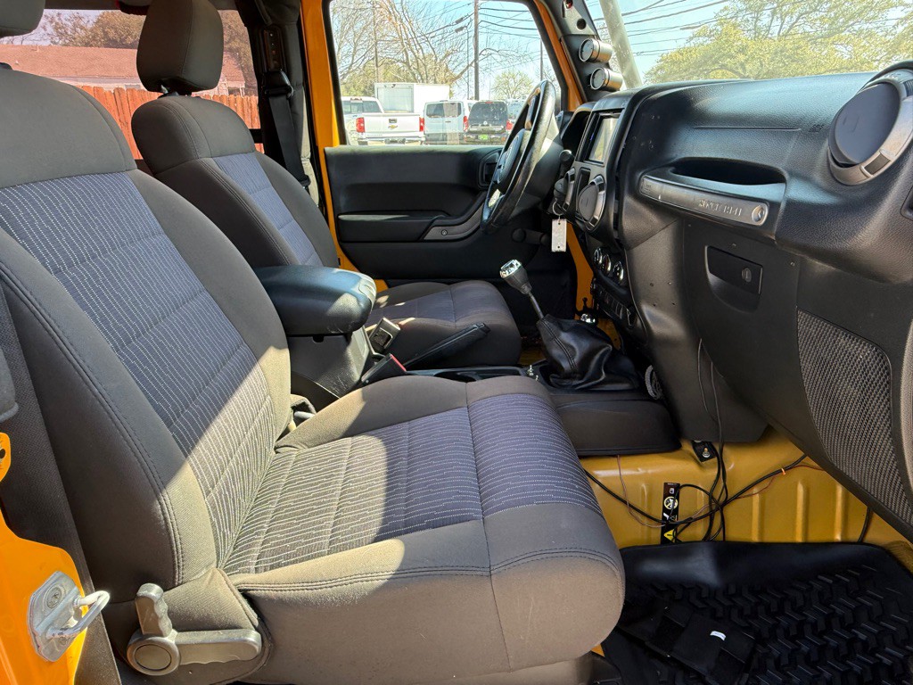 2012 Jeep Wrangler Image 20