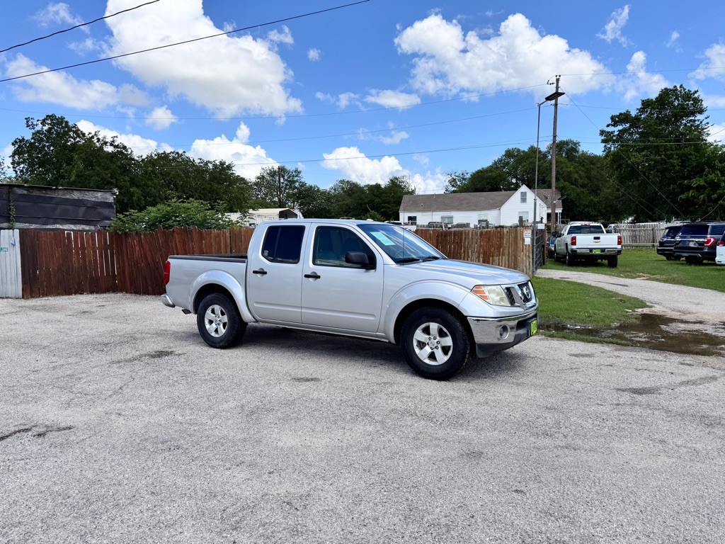 2011 Nissan Frontier Image 2