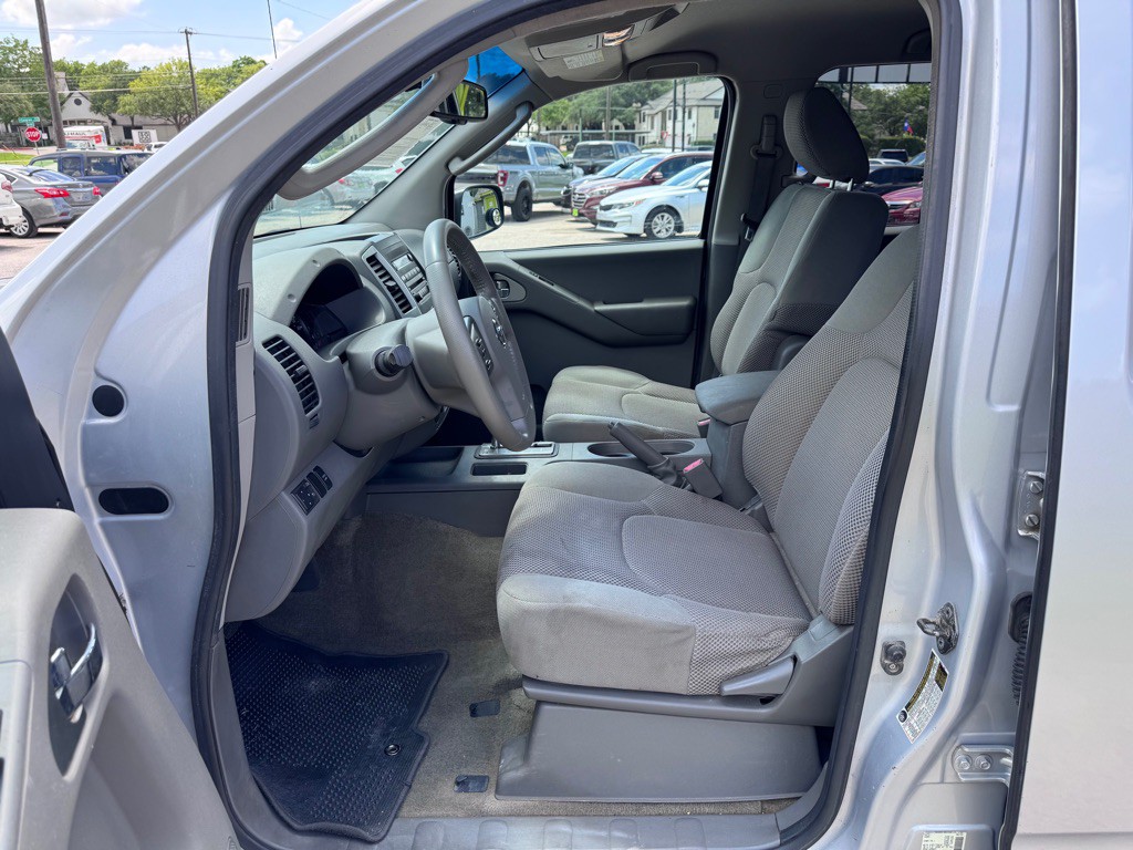 2011 Nissan Frontier Image 11