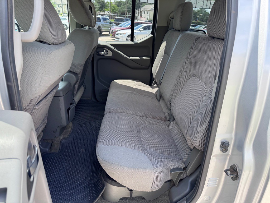 2011 Nissan Frontier Image 13