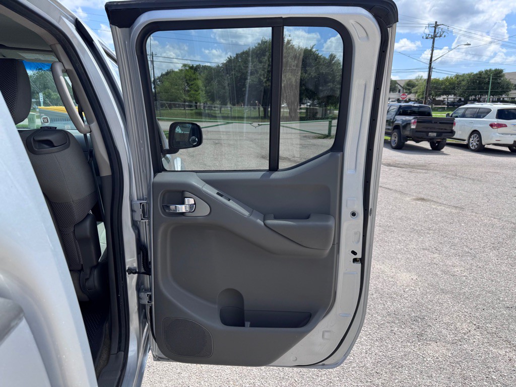 2011 Nissan Frontier Image 14