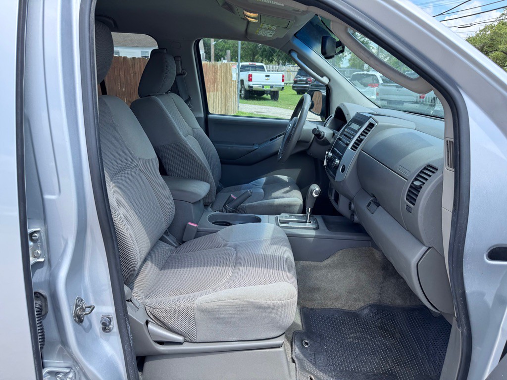2011 Nissan Frontier Image 17
