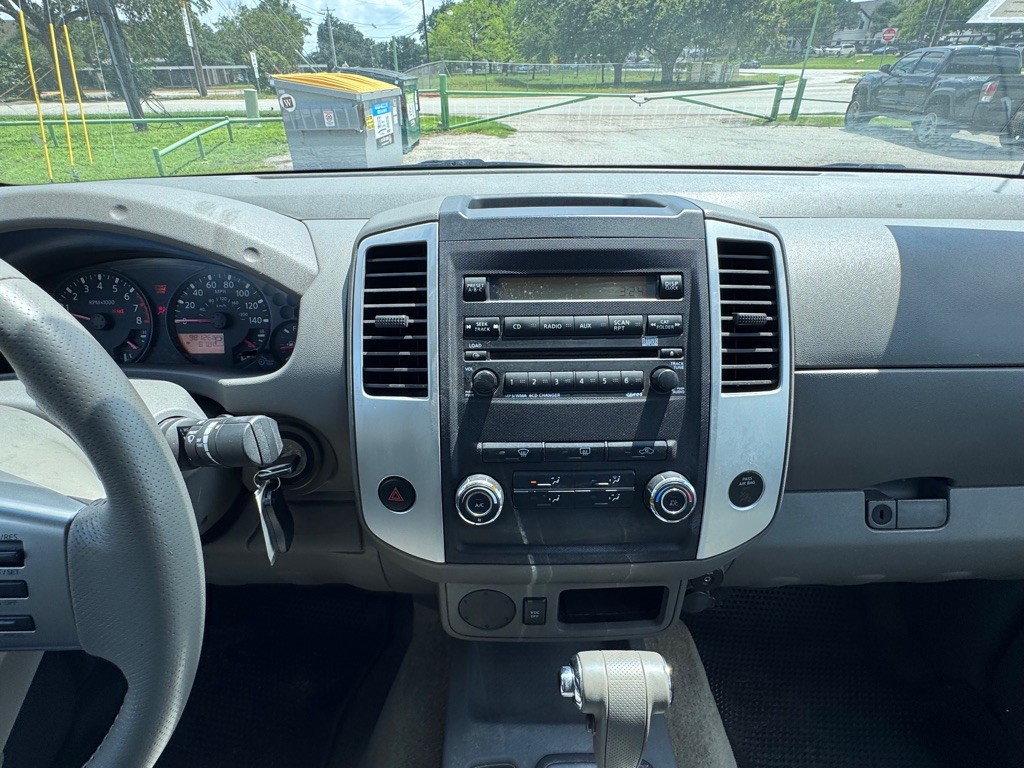 2011 Nissan Frontier Image 22