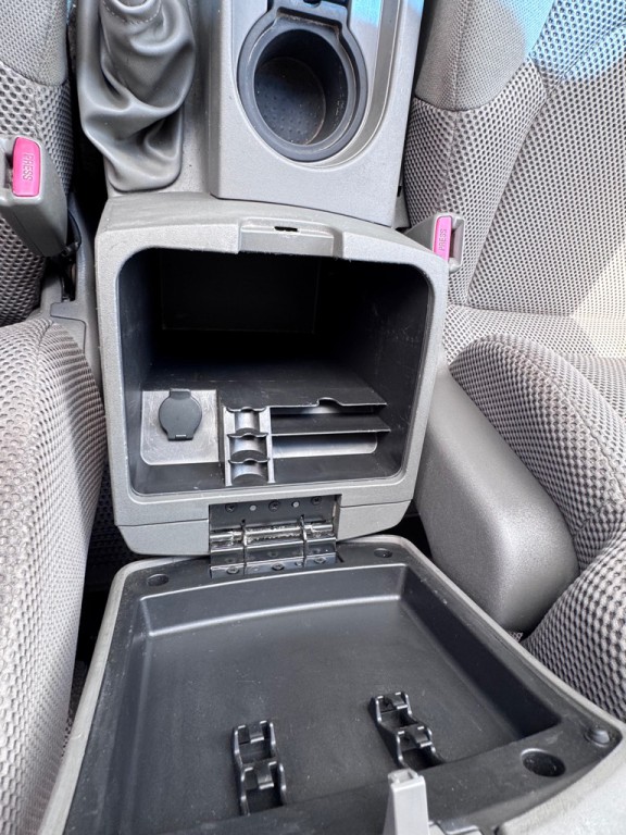 2011 Nissan Frontier Image 24