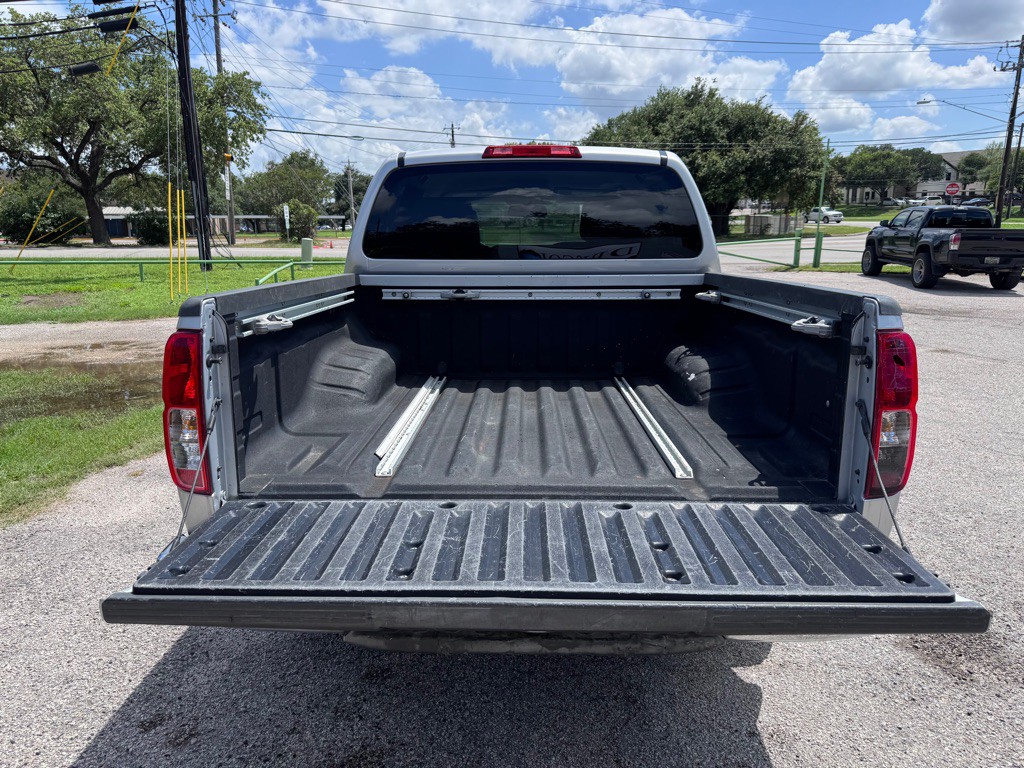 2011 Nissan Frontier Image 27