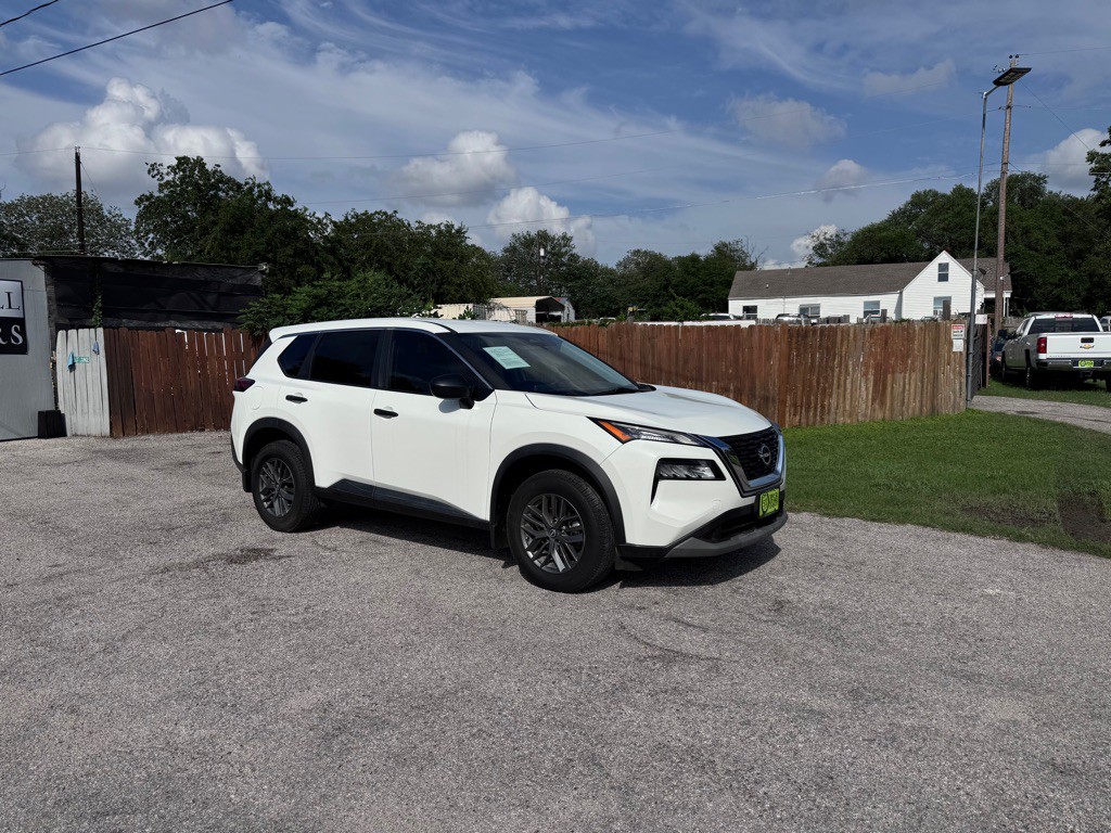 2022 Nissan Rogue Image 1