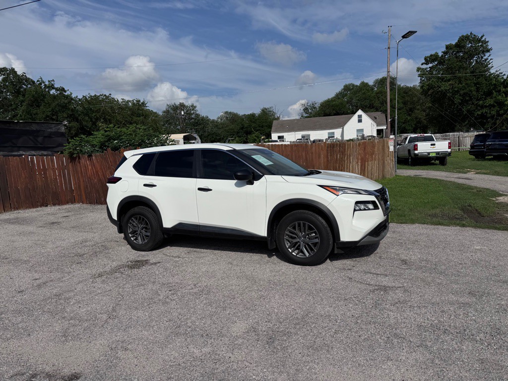 2022 Nissan Rogue Image 2
