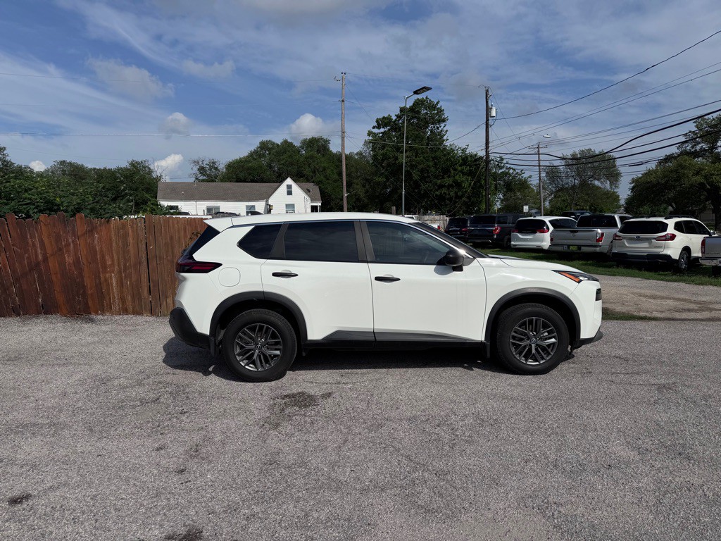 2022 Nissan Rogue Image 3