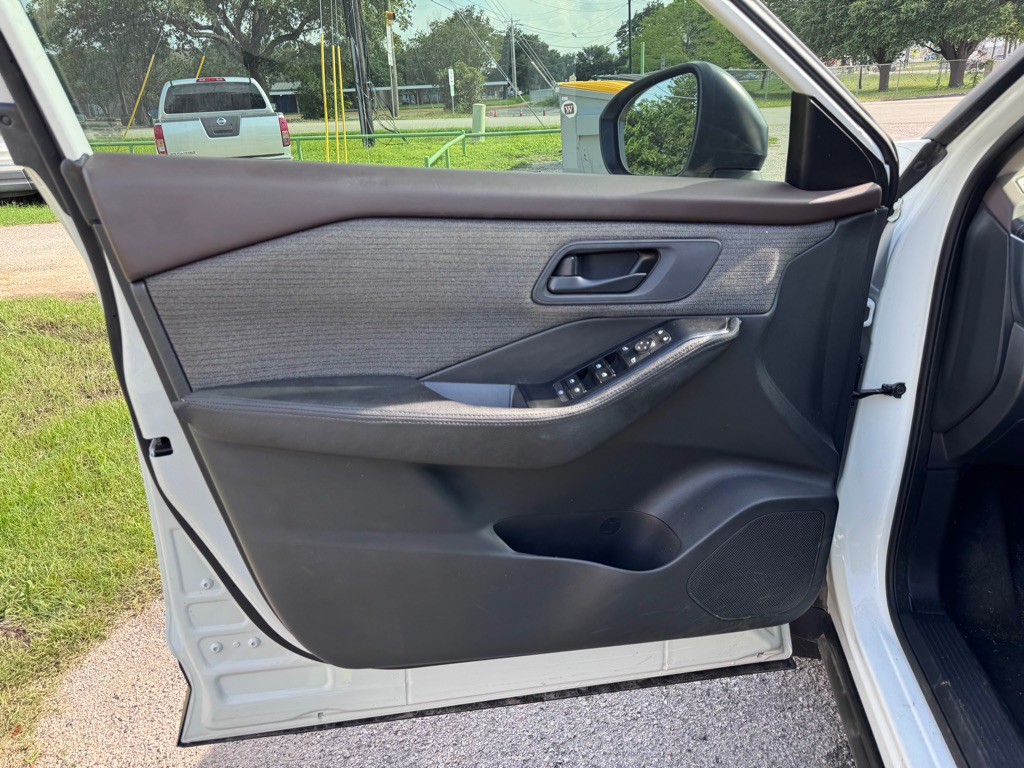 2022 Nissan Rogue Image 10