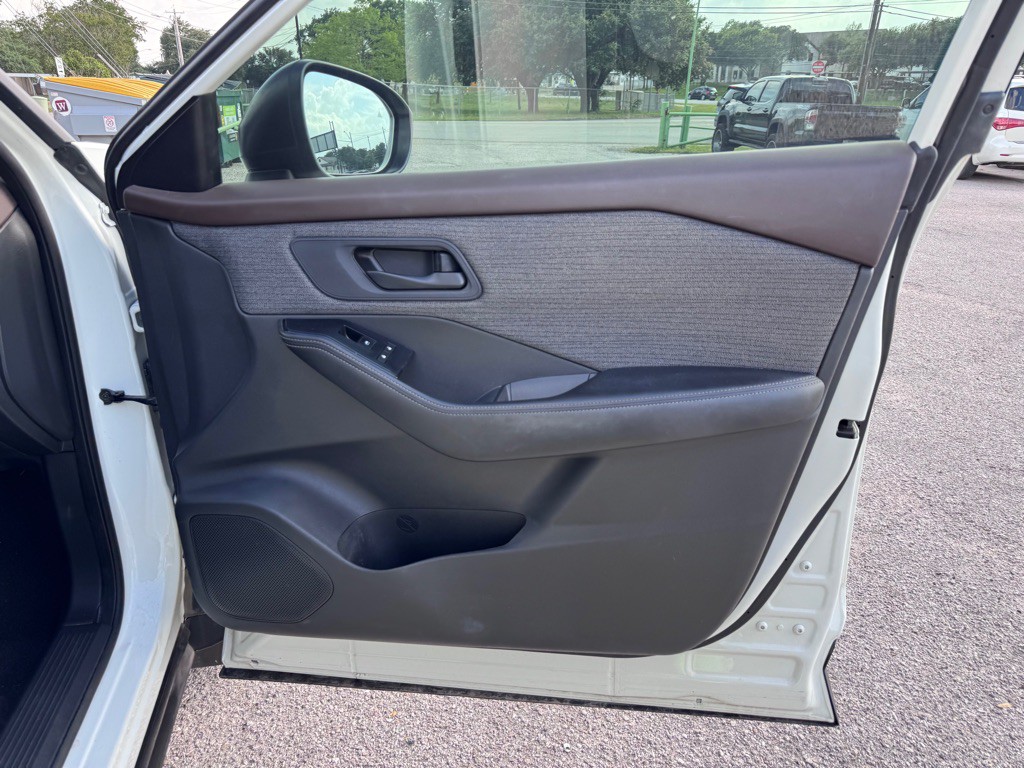 2022 Nissan Rogue Image 16