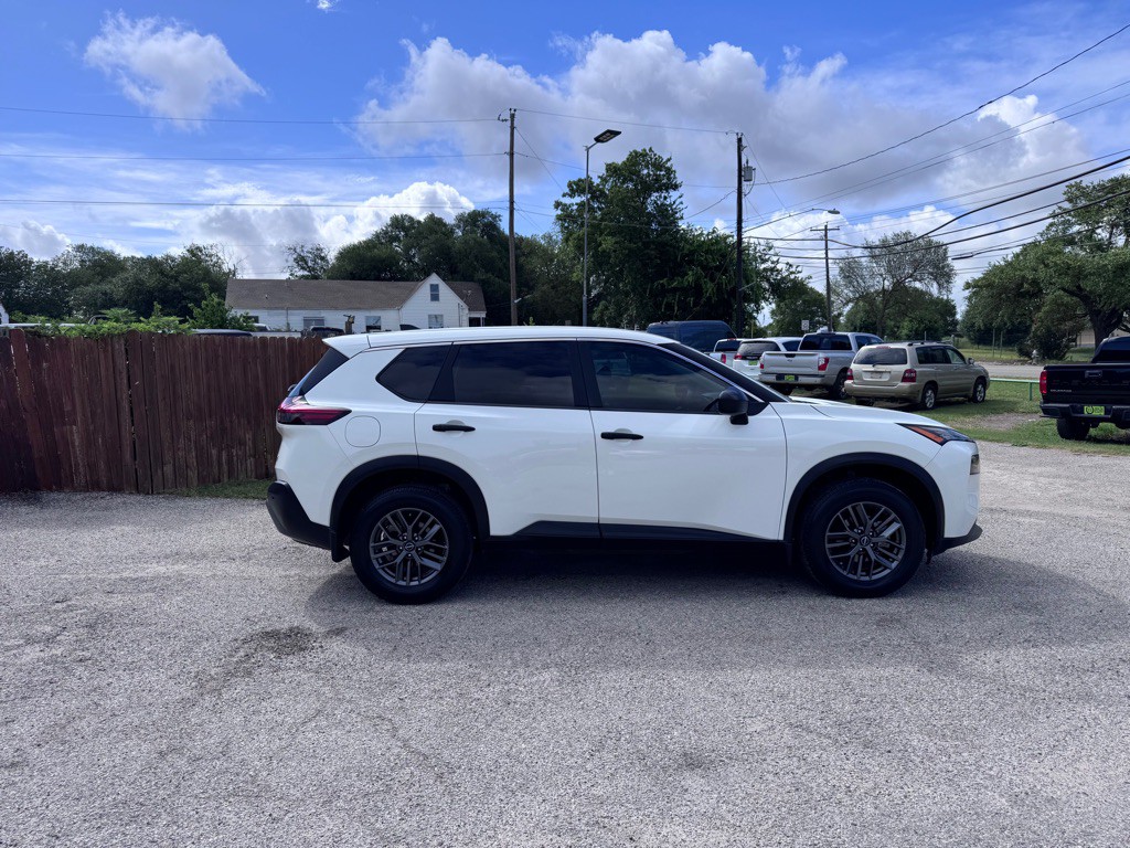2022 Nissan Rogue Image 3