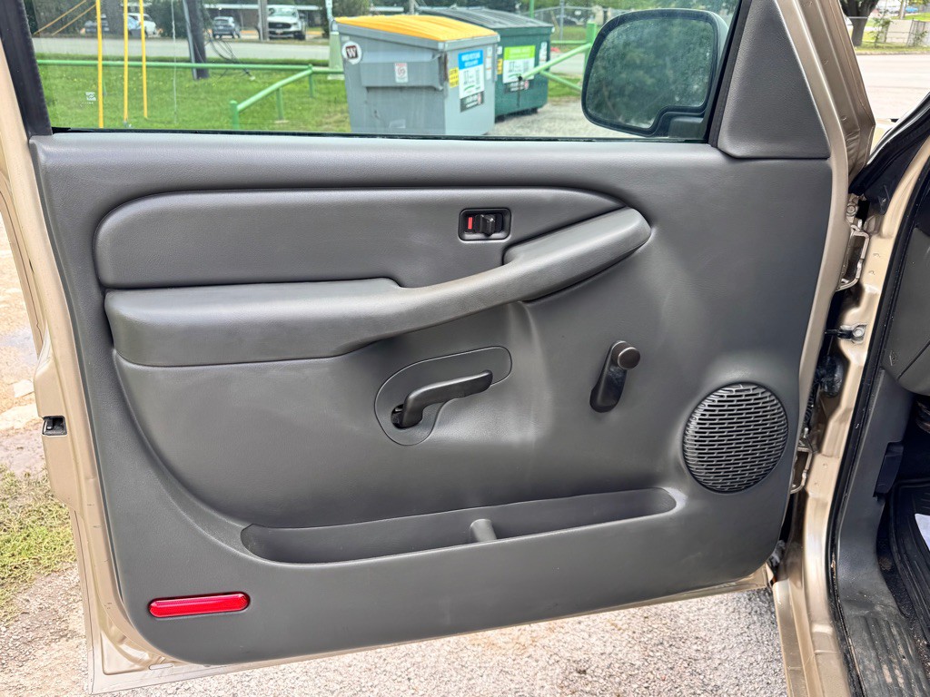2004 Chevrolet Silverado 1500 Image 10