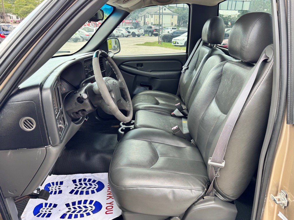 2004 Chevrolet Silverado 1500 Image 11