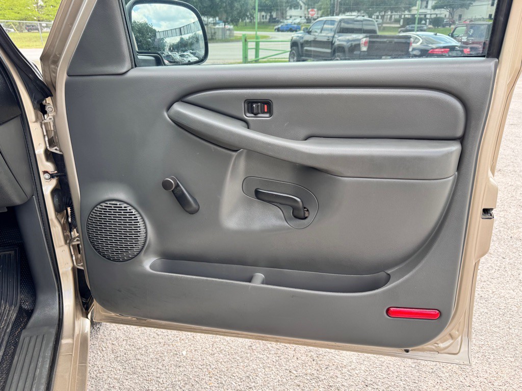 2004 Chevrolet Silverado 1500 Image 12