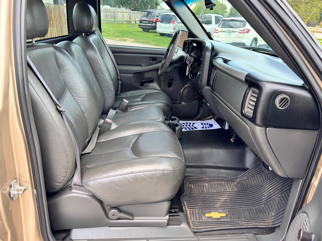 2004 Chevrolet Silverado 1500 Image 13