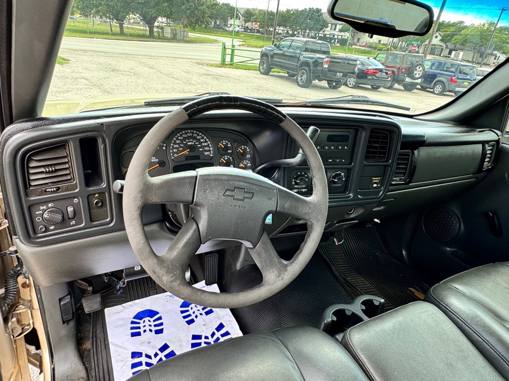 2004 Chevrolet Silverado 1500 Image 15