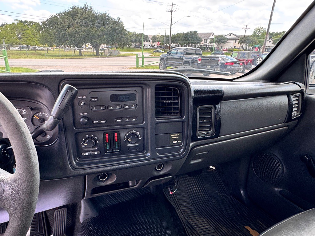 2004 Chevrolet Silverado 1500 Image 16