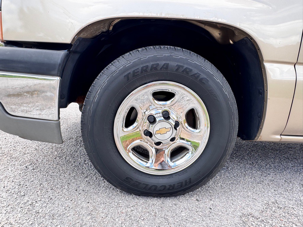 2004 Chevrolet Silverado 1500 Image 18