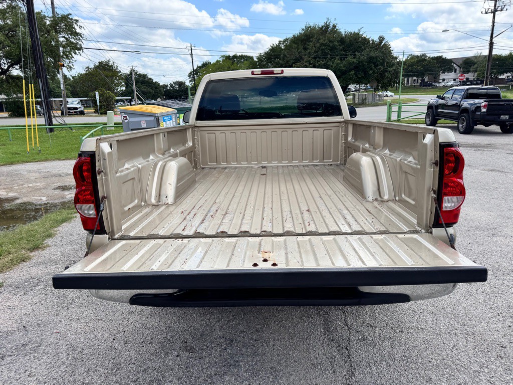 2004 Chevrolet Silverado 1500 Image 20