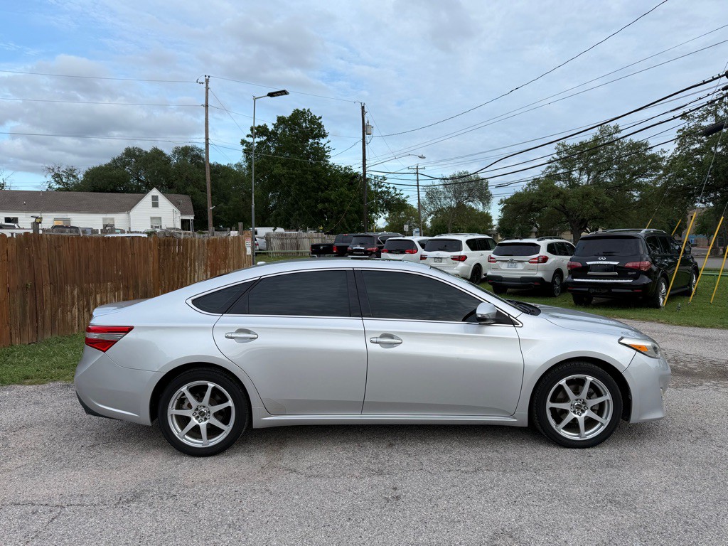 2013 Toyota Avalon Image 2