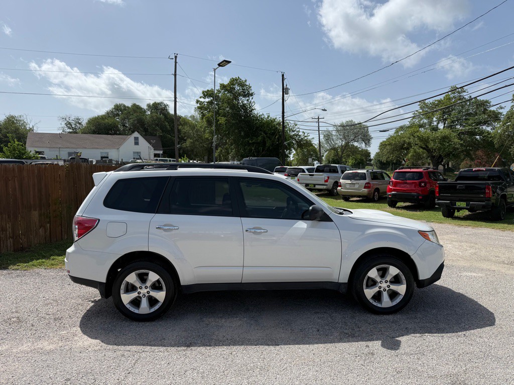 2011 Subaru Forester Image 2