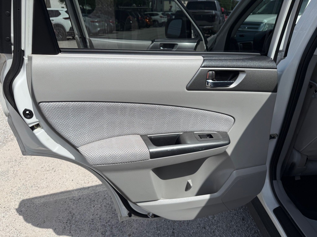 2011 Subaru Forester Image 10
