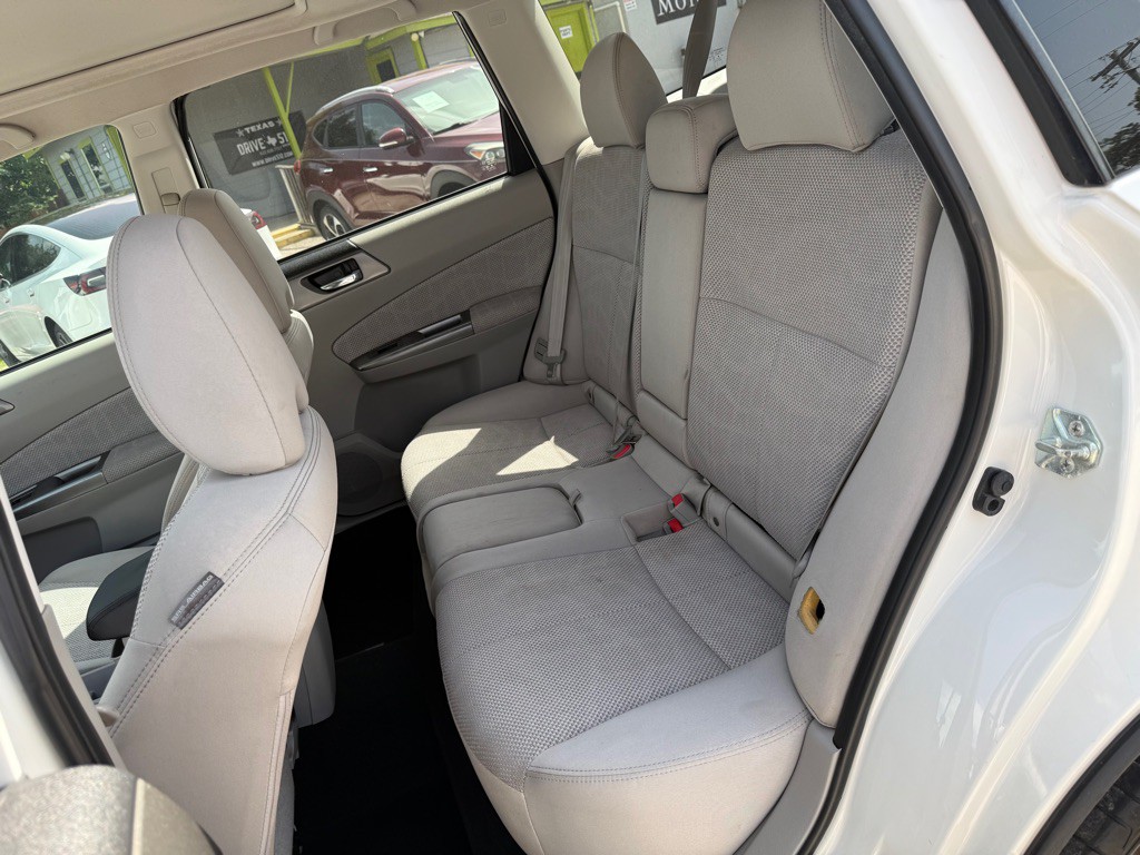2011 Subaru Forester Image 11