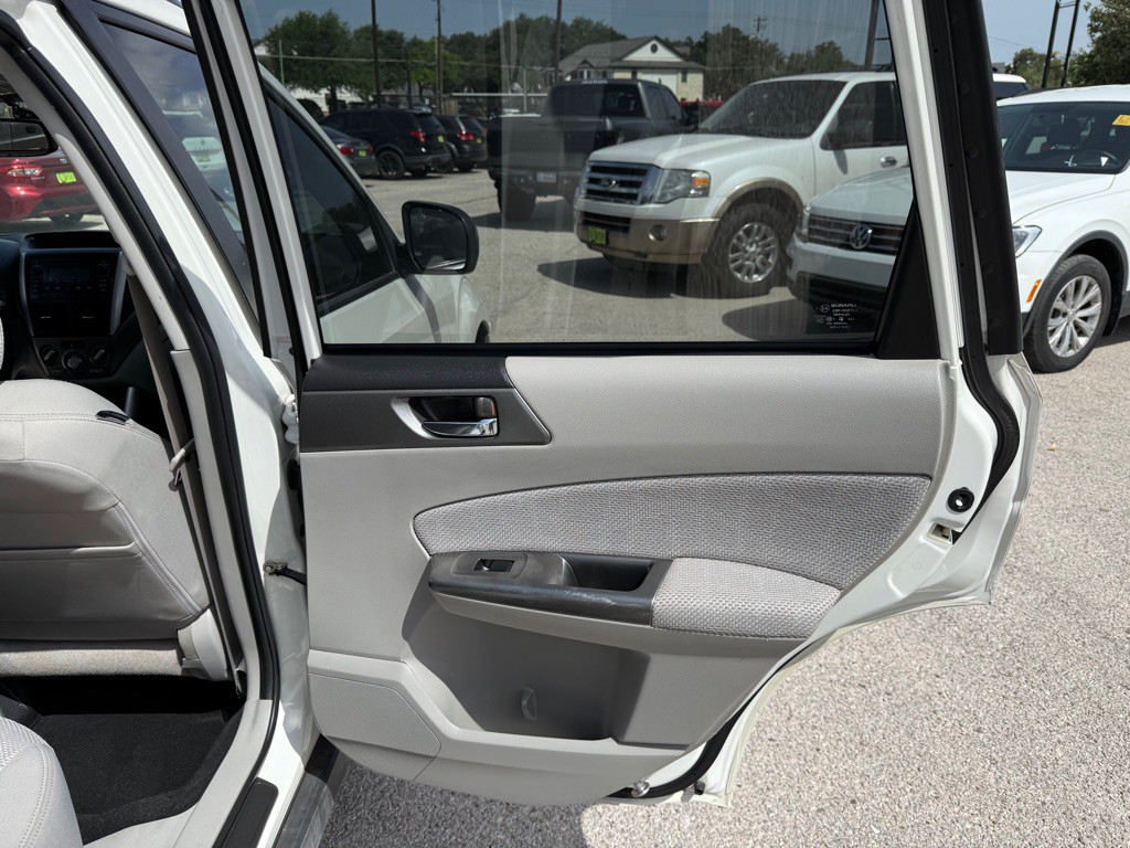 2011 Subaru Forester Image 12