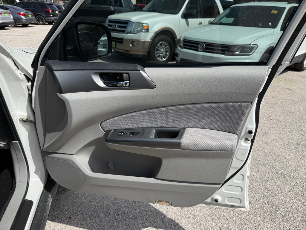 2011 Subaru Forester Image 14